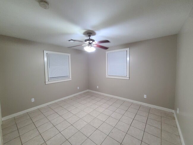 Building Photo - 1910 Ree St