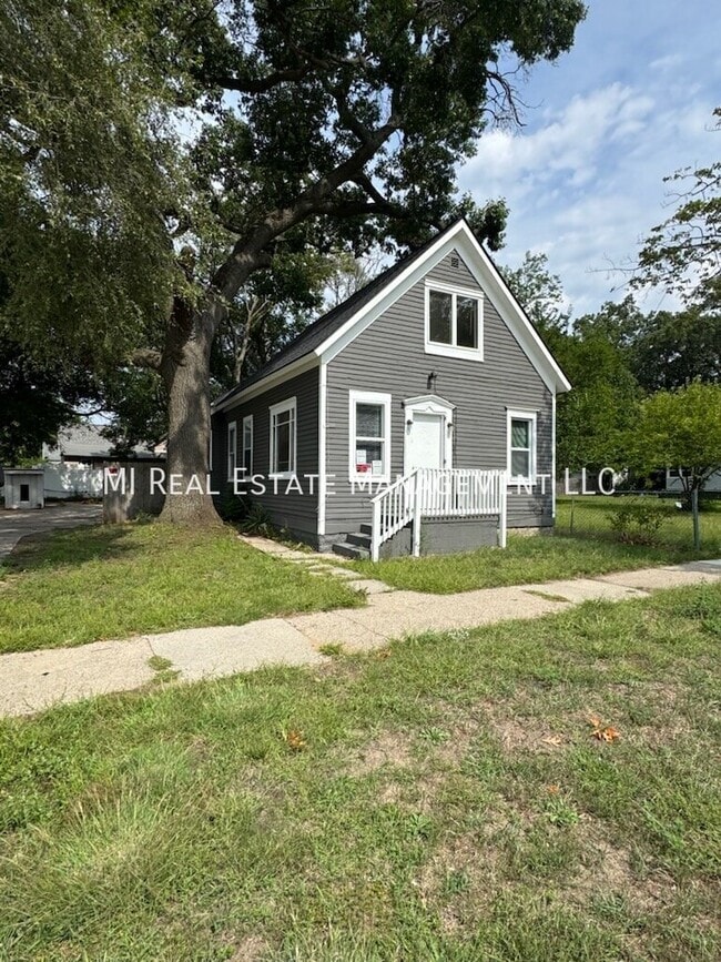 Building Photo - 634 Catawba Ave