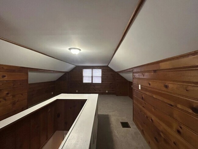 Building Photo - Charming Detroit Bungalow