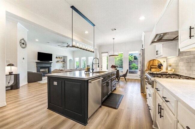 Building Photo - 14510 Tivoli Dr