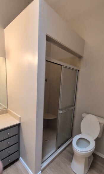 Building Photo - 4944 Summit Cir