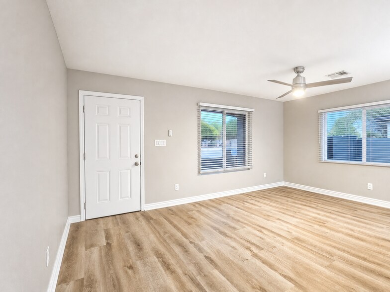Building Photo - 5208 S 11th Ave
