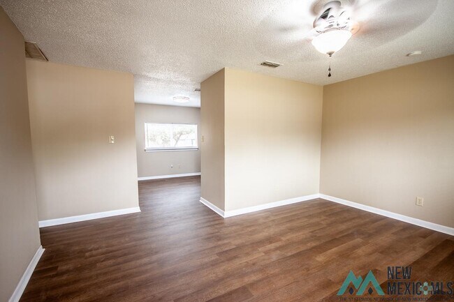 Building Photo - 1704 Laura Ln