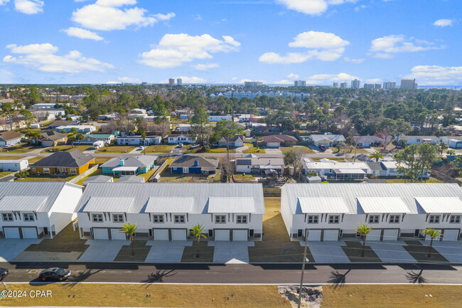 Building Photo - 6997 Patronis Dr