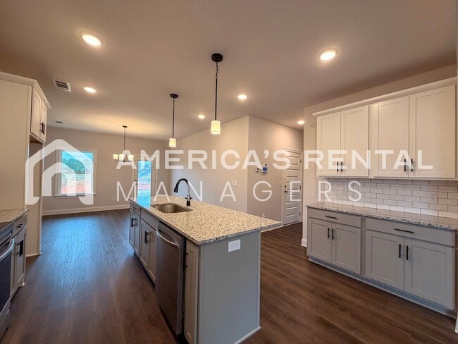 Building Photo - Elegant 4 Bedroom Retreat in Meridianville!