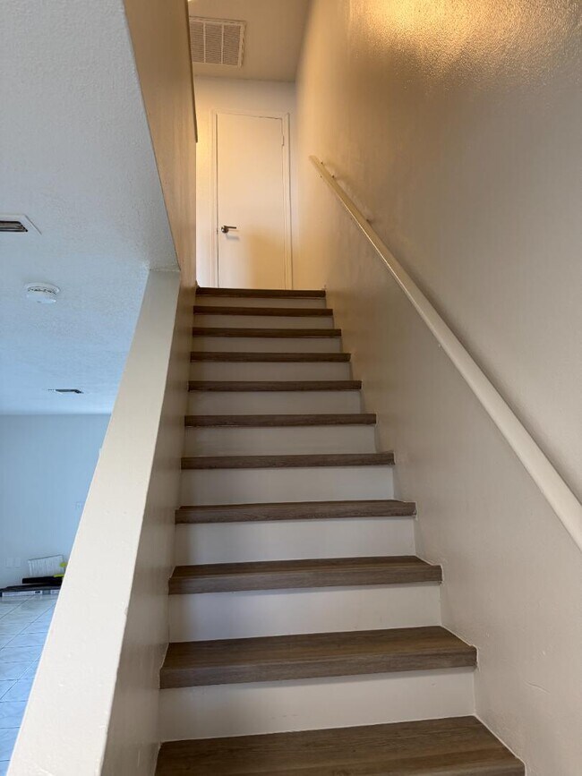 Building Photo - 135 Knotts Ln