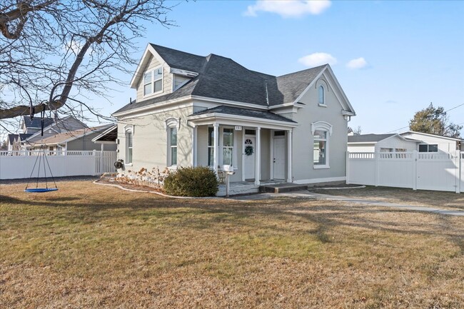 Primary Photo - Charming Lehi Gem: 3-Bed 2-Bath Home with ...