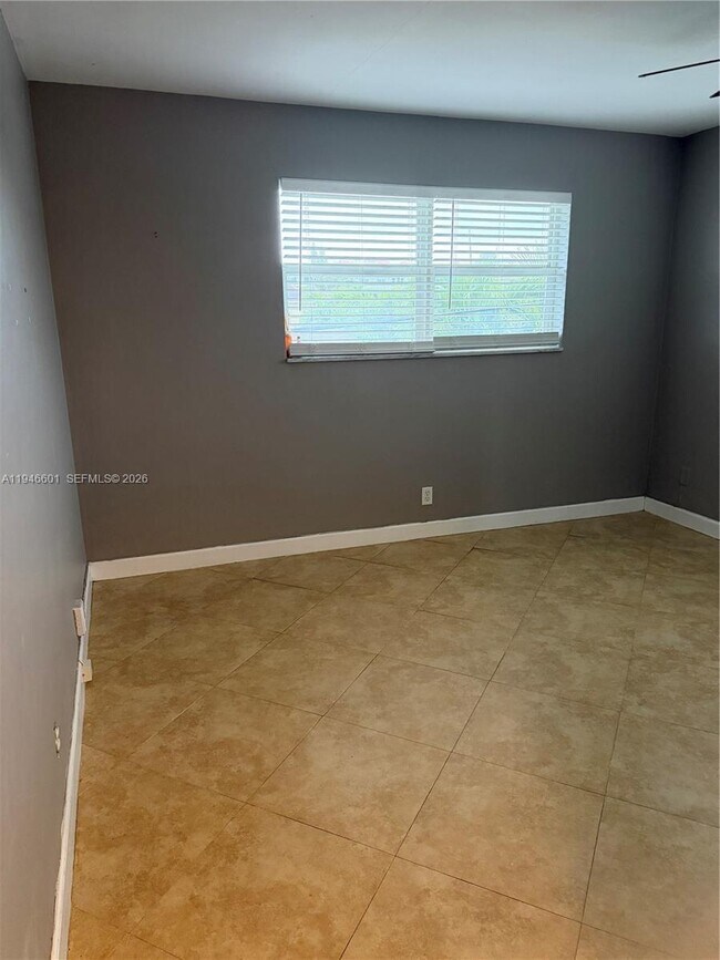 Building Photo - 3212 NE 10th St