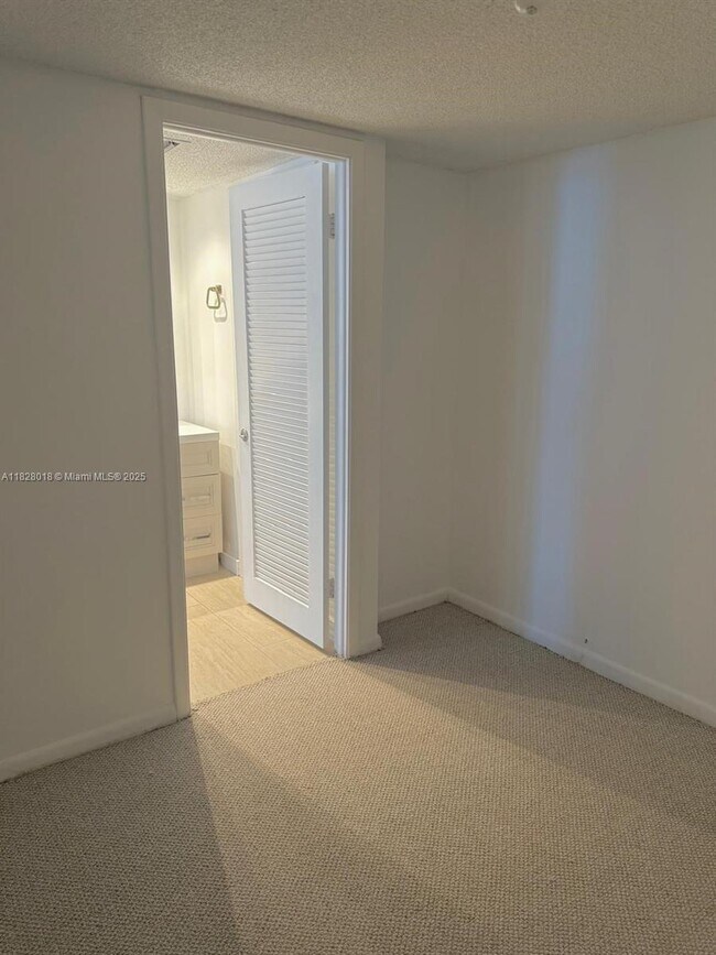 Building Photo - 6039 Collins Ave