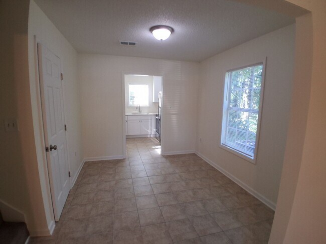 Building Photo - 3BD/2.5 BA Townhome