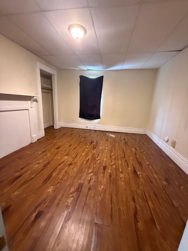 Building Photo - 382 Forest Ave
