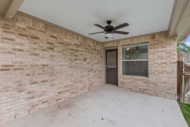 Building Photo - 26873 Armor Oaks Dr