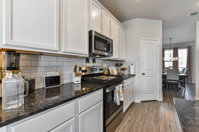 Building Photo - 6306 Golden Gate Dr