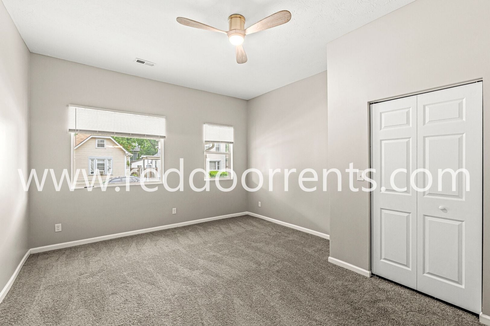 Building Photo - 2345 N Kenwood Ave