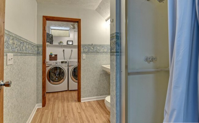 Building Photo - 4 Bedroom in Eldorado!!