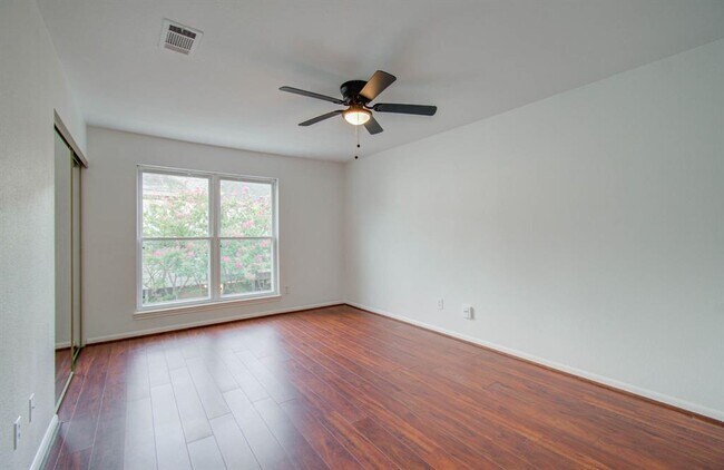 Building Photo - 5867 Sugar Hill Dr