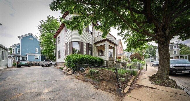 Building Photo - 22 Grand View Ave