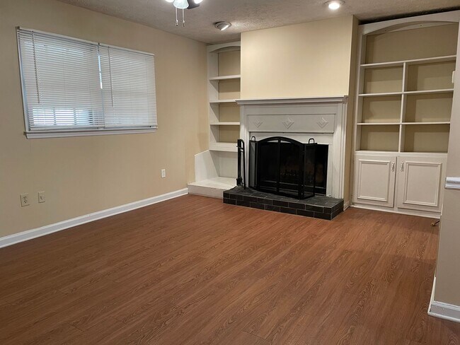 Building Photo - JAMESTOWN #39