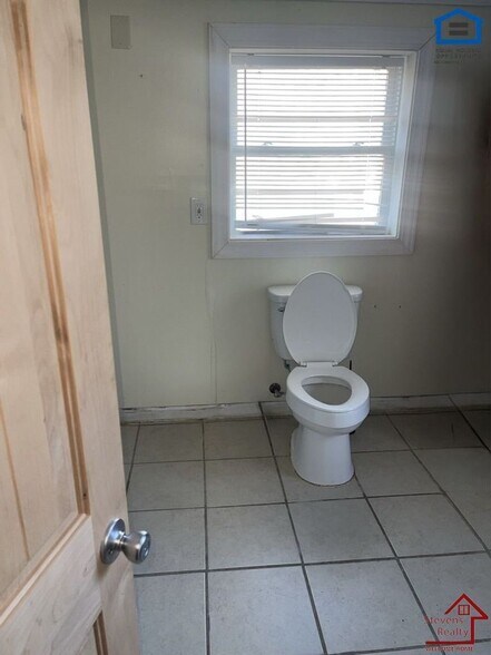 Building Photo - 4212 Ivy Ave