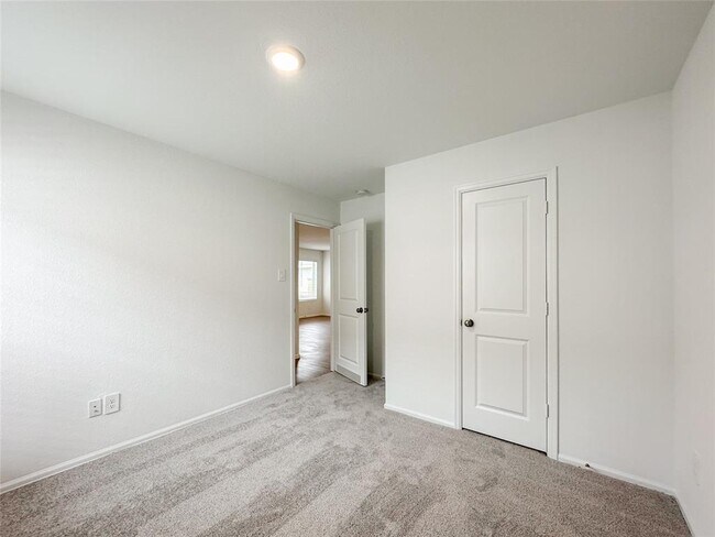 Building Photo - 1480 Las Cuevas Dr