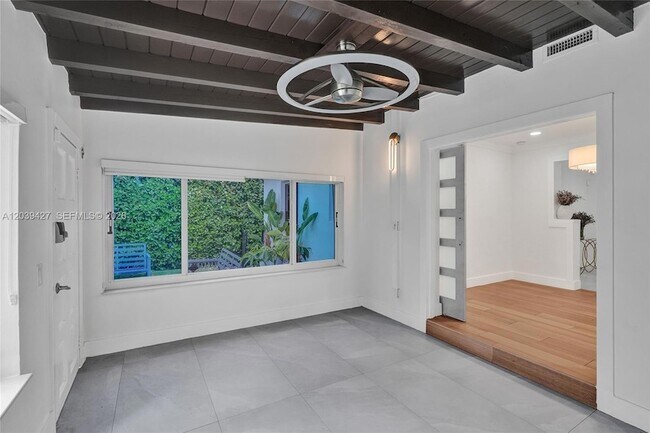 Building Photo - 213 NE 43rd St