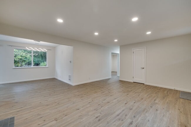 Building Photo - Beautifully Remodeled 3-Bedroom Home in a ...