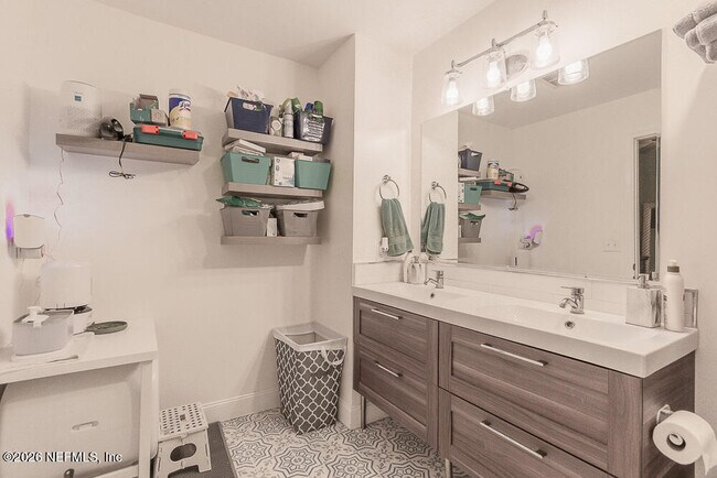 Building Photo - 12041 Wren Hollow Ct