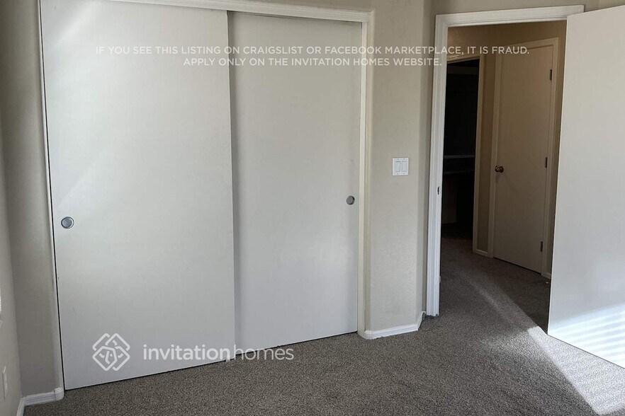 Building Photo - 5858 E Hoover Ave