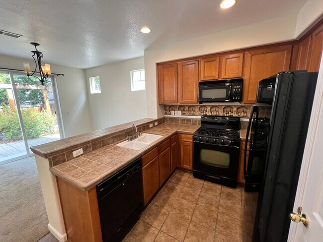 Building Photo - 6671 Sportoletti Dr