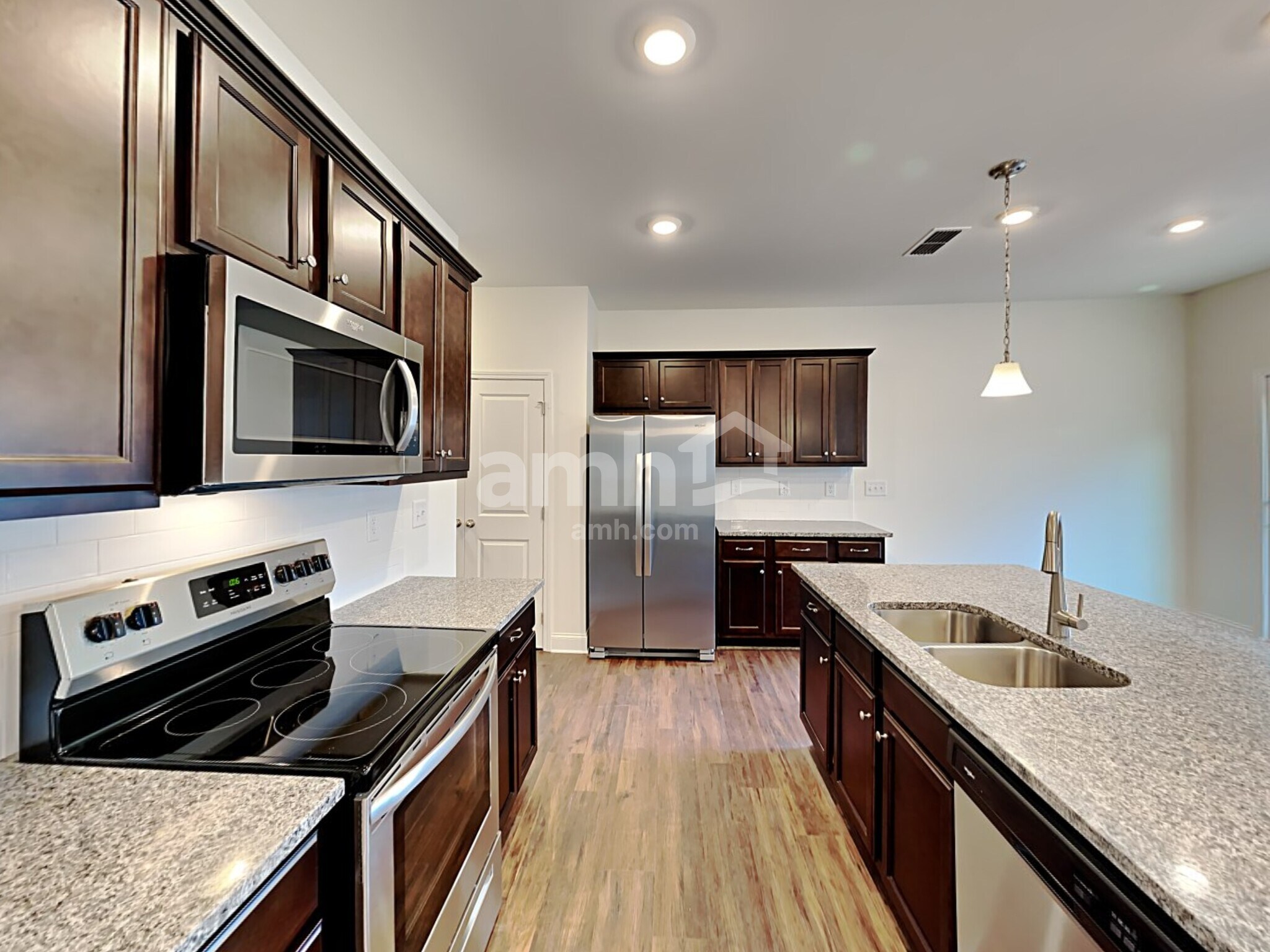 Building Photo - 455 Summit View Ct