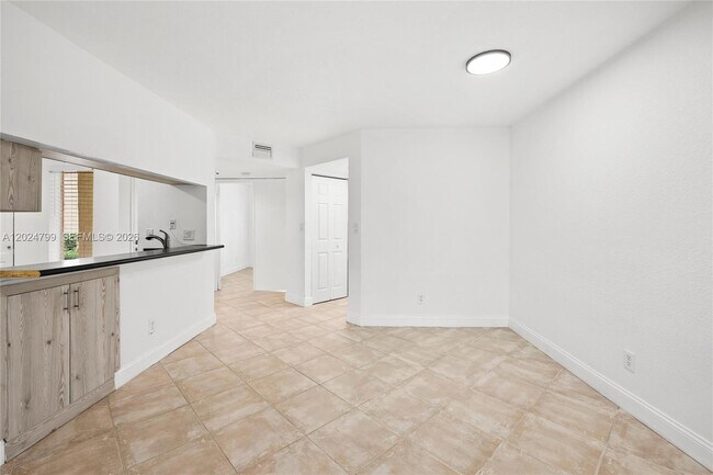 Building Photo - 1025 Coral Club Dr
