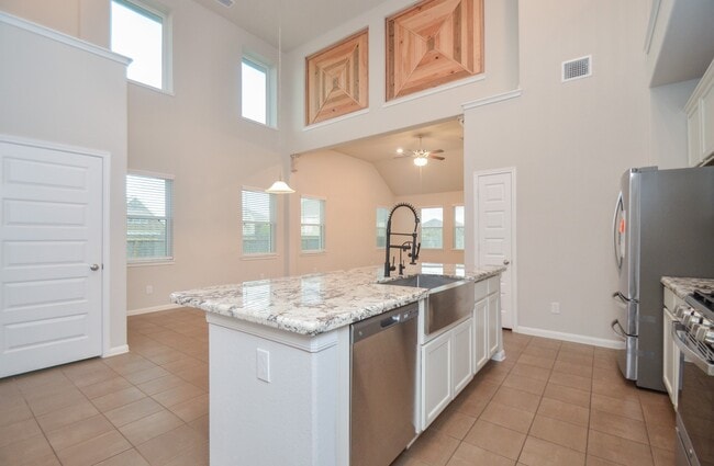 Building Photo - 14154 Little River Dr