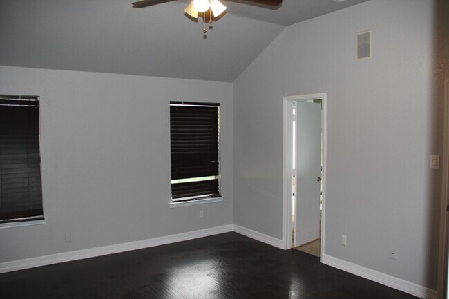 Building Photo - 9305 Harrisburg Ln