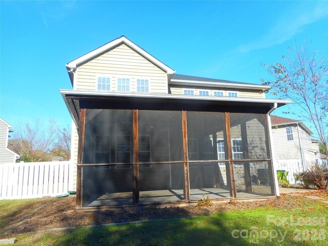 Building Photo - 5722 El Campo Ct