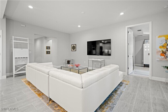 Building Photo - 2560 Seychelles Dr