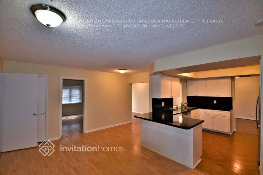 Building Photo - 3520 SW 70th Ave