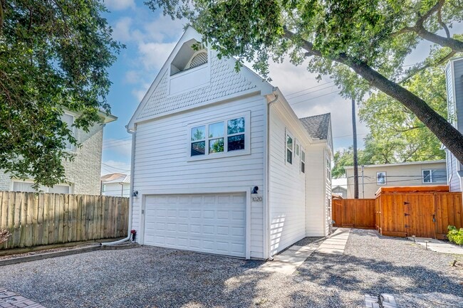 Primary Photo - 1020 Heights Blvd
