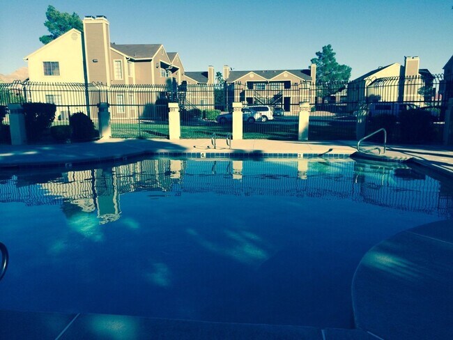 Building Photo - 2686 Jennydiane Dr