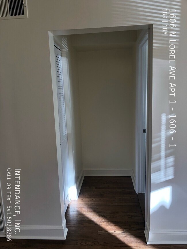 Building Photo - 1606 N Lorel Ave