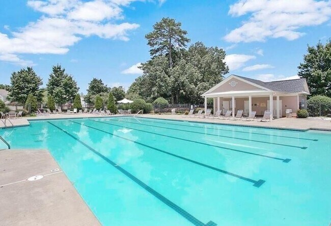 Building Photo - 8205 Norwich Pl