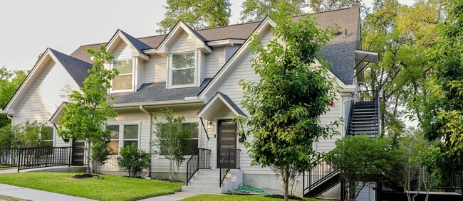 Building Photo - 8 Bedrooms 8 Baths Pre-leasing Now for 202...