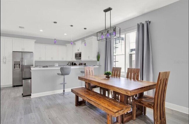 Building Photo - 405 S Westland Ave