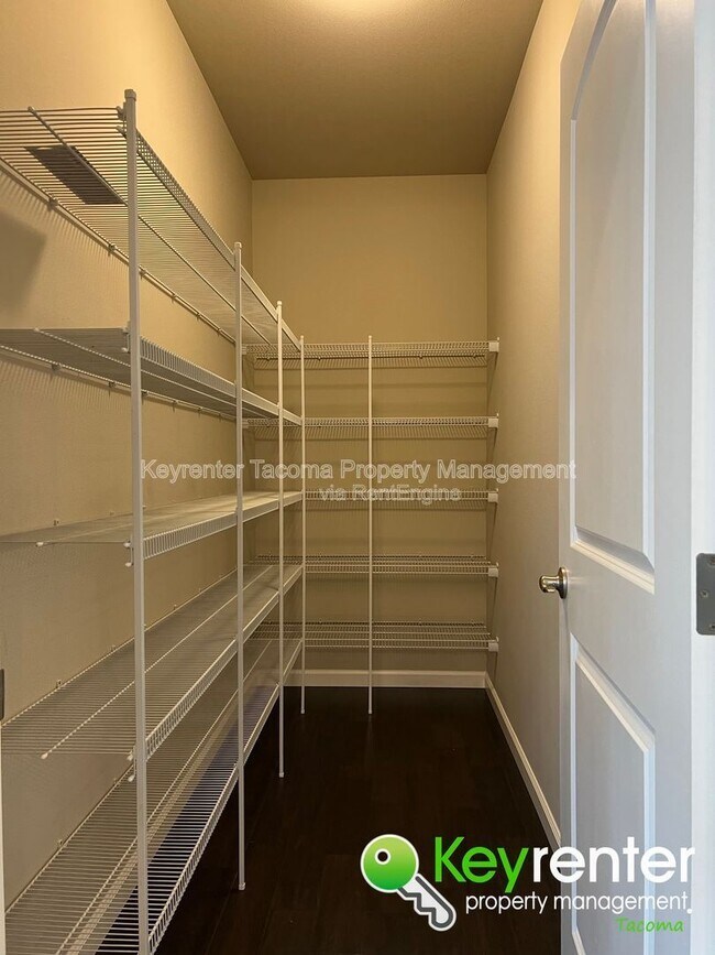 Building Photo - 16128-16181 81 Ave E