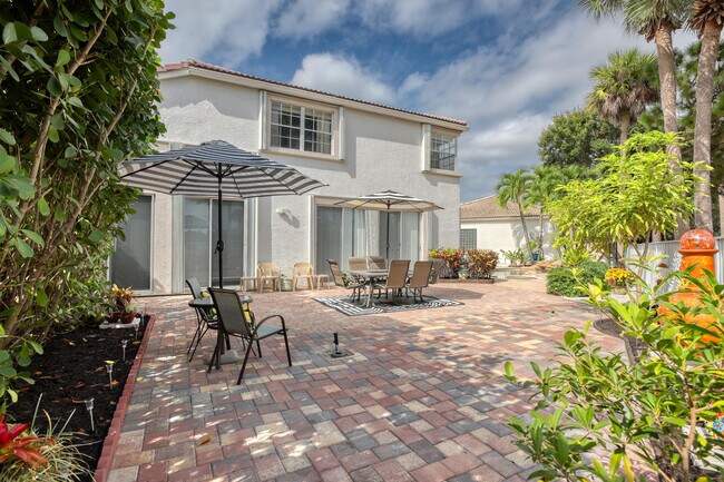 Building Photo - 2070 Chagall Cir
