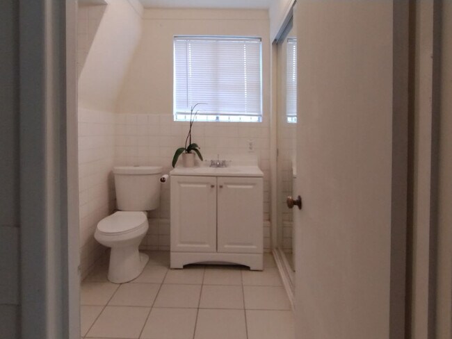 Building Photo - 810 Porter St