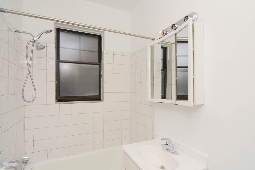 Building Photo - 4830 N Damen Ave