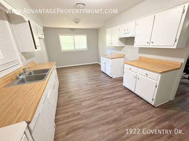 Building Photo - 1922 Coventry Dr