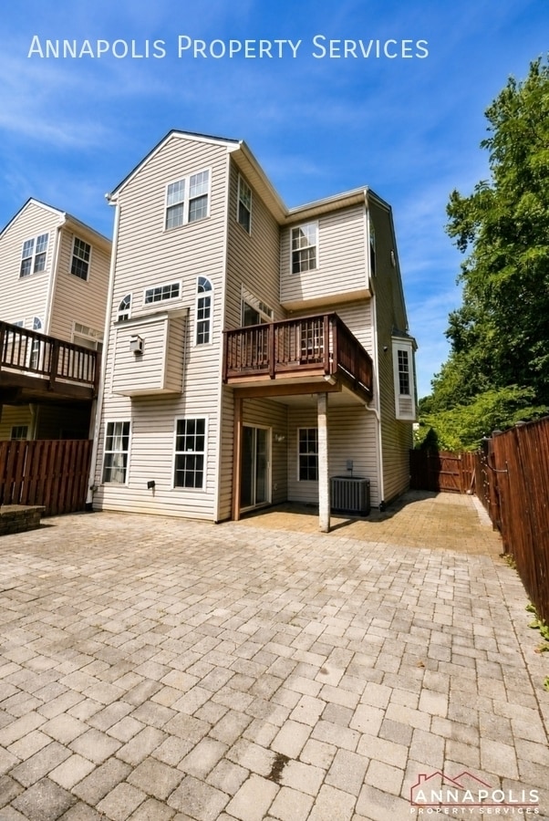 Building Photo - 888 Stonehurst Ct