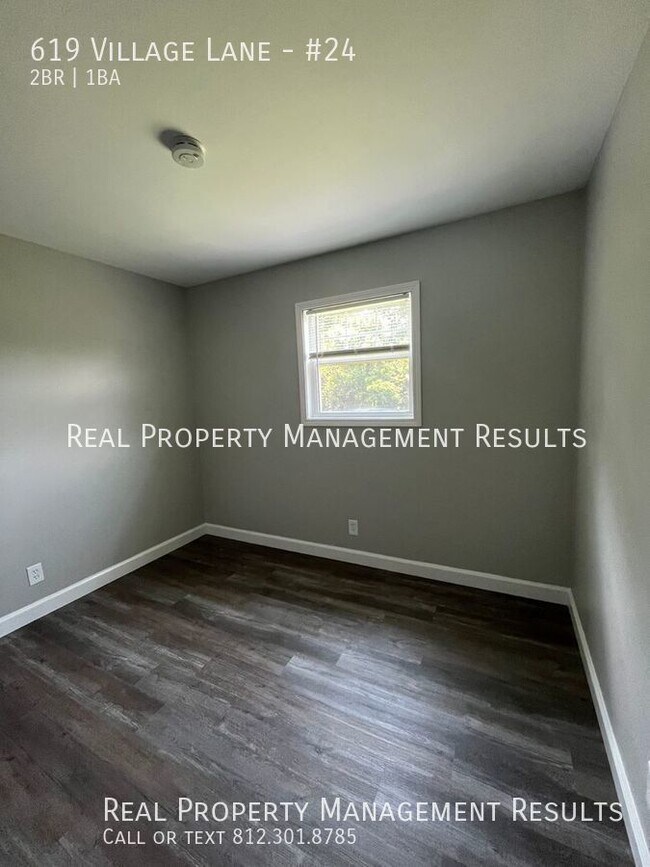 Building Photo - 619 Village Ln