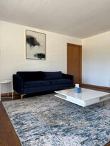 Large spacious living room - 9118 W Grantosa Dr